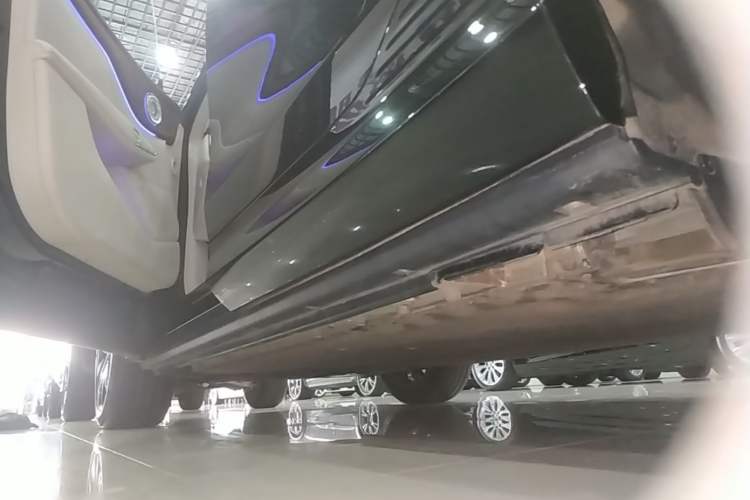 Used VOYAH COURAGE 2025 Model Four-Wheel-Drive Qiankun Edition Left Side Sill