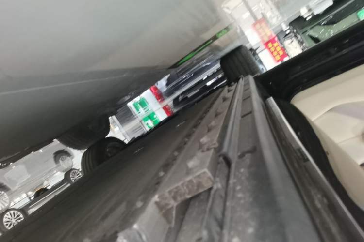 Used VOYAH COURAGE 2025 Model Four-Wheel-Drive Qiankun Edition Left Side Sill