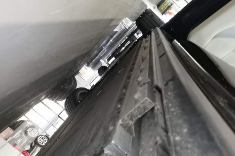 Used VOYAH COURAGE 2025 Model Four-Wheel-Drive Qiankun Edition Left Side Sill