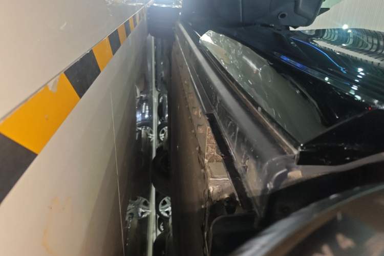 Used VOYAH COURAGE 2025 Model Four-Wheel-Drive Qiankun Edition Left Side Sill