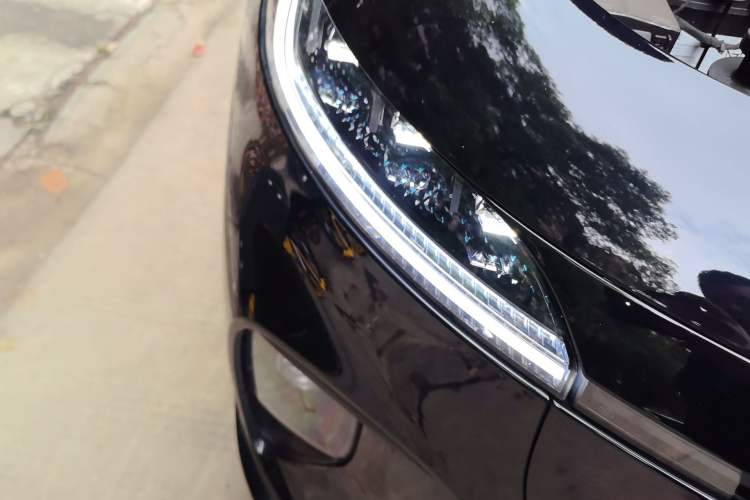 Used VOYAH COURAGE 2025 Model Rear-Drive Qiankun Edition Right Front Headlight