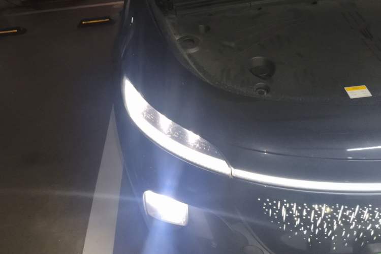 Used VOYAH COURAGE 2025 Model Four-Wheel-Drive Qiankun Edition Right Front Headlight