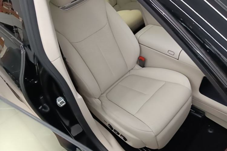Used VOYAH COURAGE 2025 Model Four-Wheel-Drive Qiankun Edition Right Front Seat
