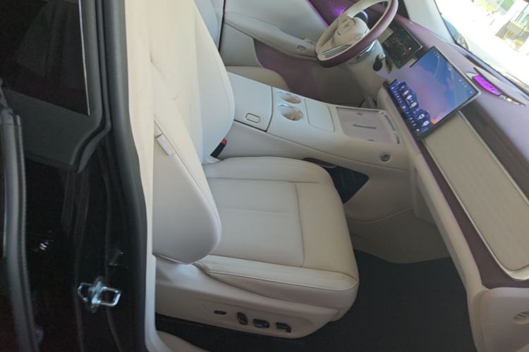 Used VOYAH COURAGE 2025 Model Four-Wheel-Drive Qiankun Edition Right Front Seat