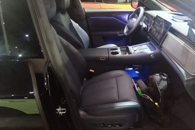 Used VOYAH COURAGE 2025 Model Rear-Drive Qiankun Edition Right Front Seat