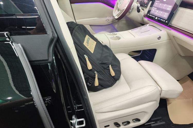 Used VOYAH COURAGE 2025 Model Four-Wheel-Drive Qiankun Edition Right Front Seat