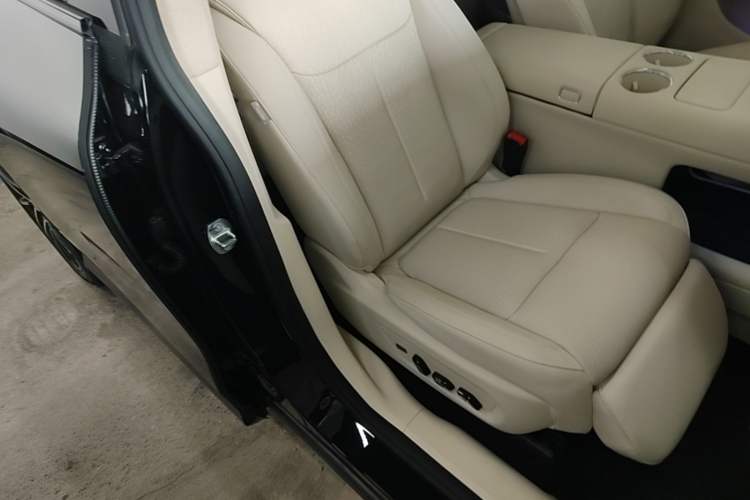 Used VOYAH COURAGE 2025 Model Four-Wheel-Drive Qiankun Edition Right Front Seat