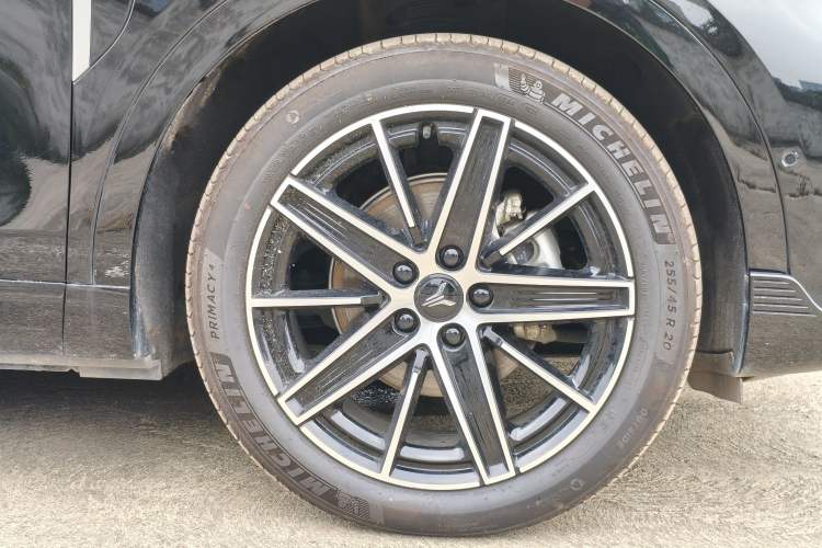 Used VOYAH COURAGE 2025 Model Four-Wheel-Drive Qiankun Edition Right Front Wheel Hub
