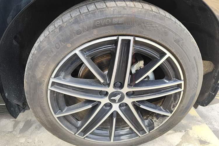 Used VOYAH COURAGE 2025 Model Four-Wheel-Drive Qiankun Edition Right Front Wheel Hub
