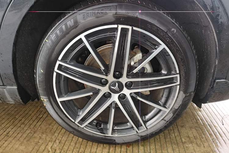 Used VOYAH COURAGE 2025 Model Four-Wheel-Drive Qiankun Edition Right Front Wheel Hub
