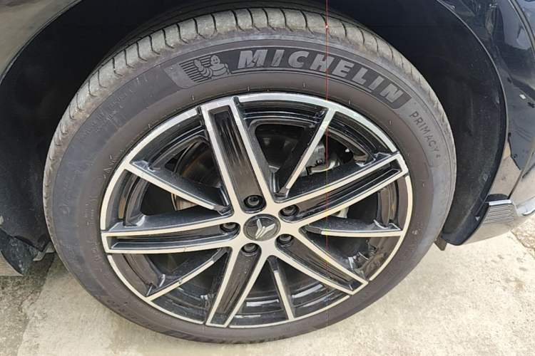 Used VOYAH COURAGE 2025 Model Four-Wheel-Drive Qiankun Edition Right Front Wheel Hub