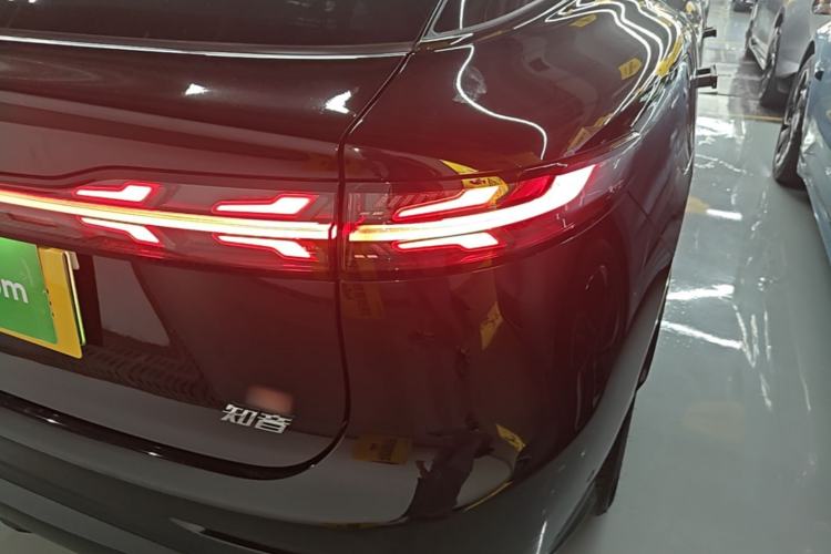 Used VOYAH COURAGE 2025 Model Four-Wheel-Drive Qiankun Edition Right Rear Taillight