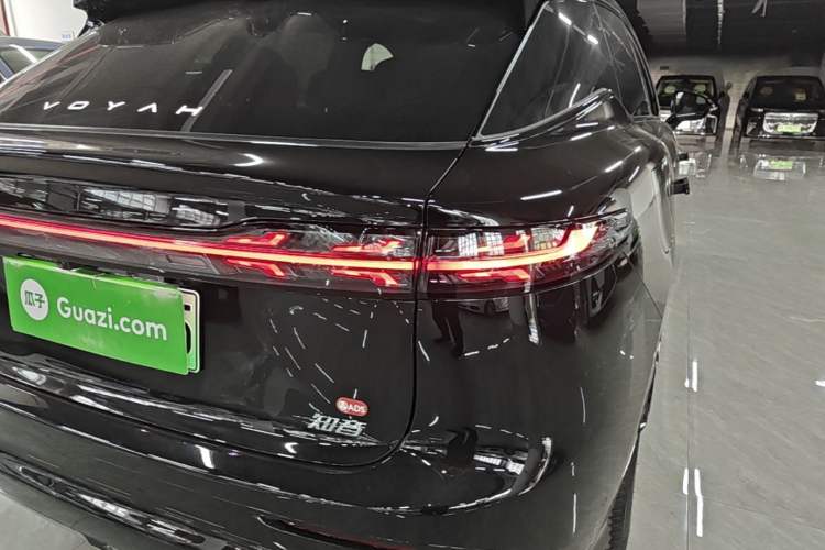 Used VOYAH COURAGE 2025 Model Four-Wheel-Drive Qiankun Edition Right Rear Taillight