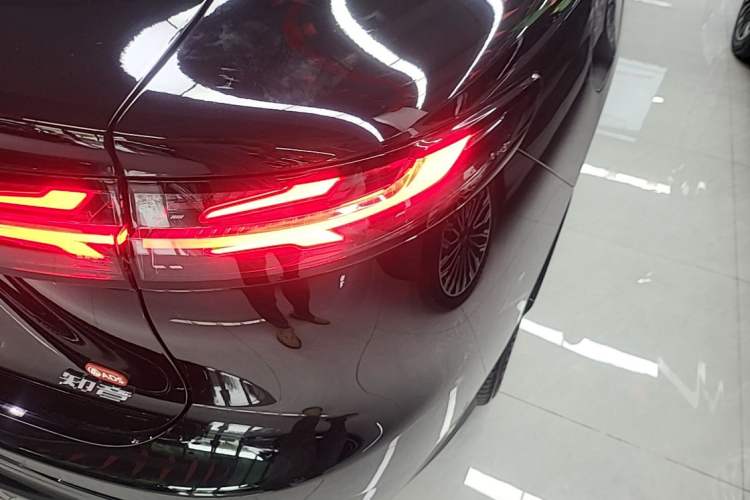 Used VOYAH COURAGE 2025 Model Four-Wheel-Drive Qiankun Edition Right Rear Taillight