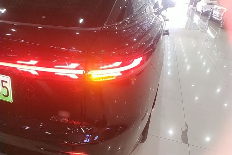 Used VOYAH COURAGE 2025 Model Four-Wheel-Drive Qiankun Edition Right Rear Taillight