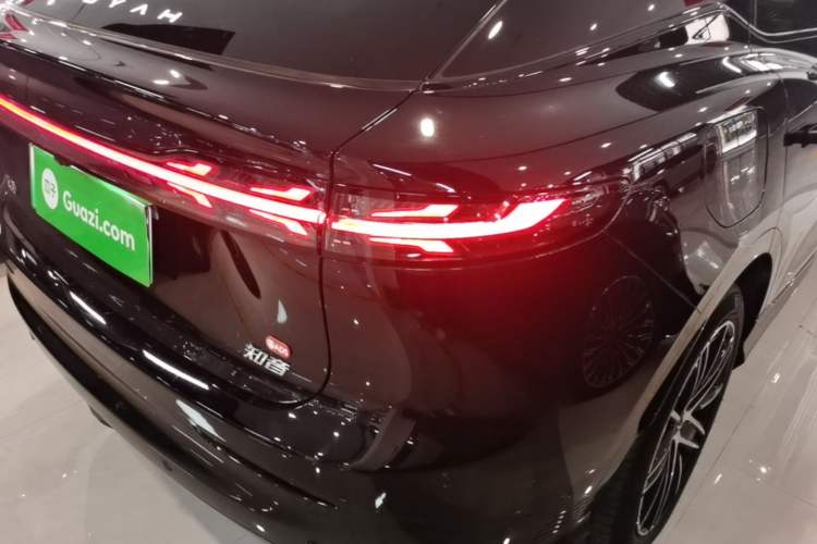 Used VOYAH COURAGE 2025 Model Four-Wheel-Drive Qiankun Edition Right Rear Taillight