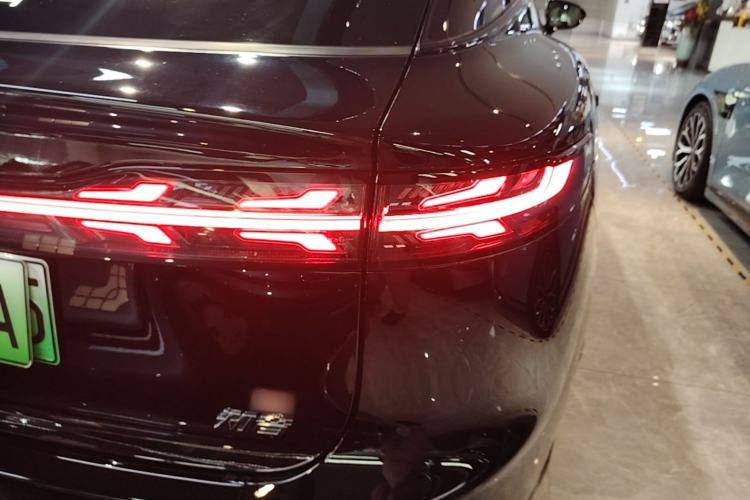 Used VOYAH COURAGE 2025 Model Four-Wheel-Drive Qiankun Edition Right Rear Taillight