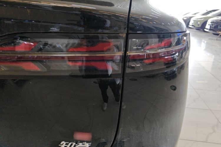 Used VOYAH COURAGE 2025 Model Four-Wheel-Drive Qiankun Edition Right Rear Taillight