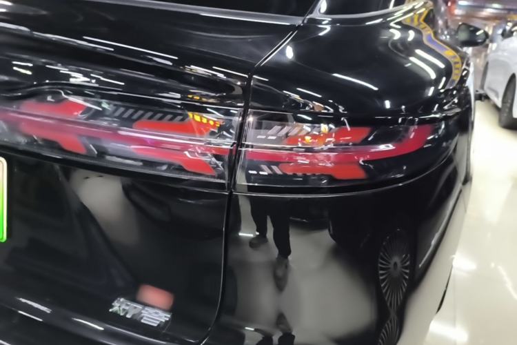 Used VOYAH COURAGE 2025 Model Four-Wheel-Drive Qiankun Edition Right Rear Taillight
