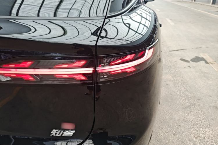 Used VOYAH COURAGE 2025 Model Rear-Drive Qiankun Edition Right Rear Taillight