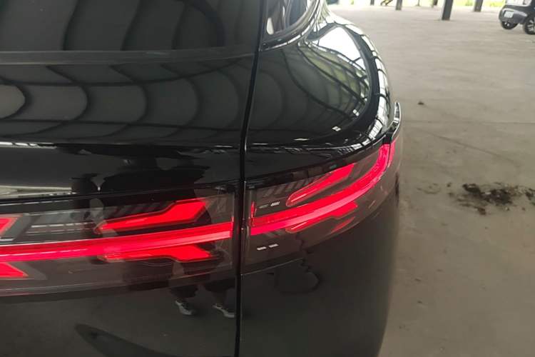 Used VOYAH COURAGE 2025 Model Four-Wheel-Drive Qiankun Edition Right Rear Taillight