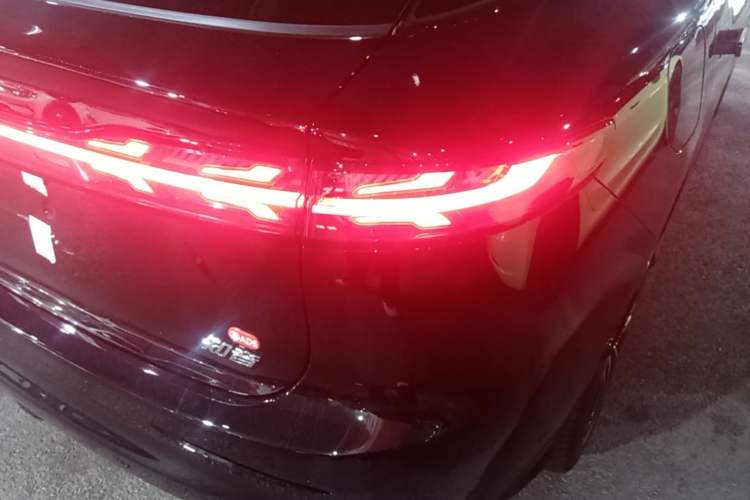 Used VOYAH COURAGE 2025 Model Rear-Drive Qiankun Edition Right Rear Taillight