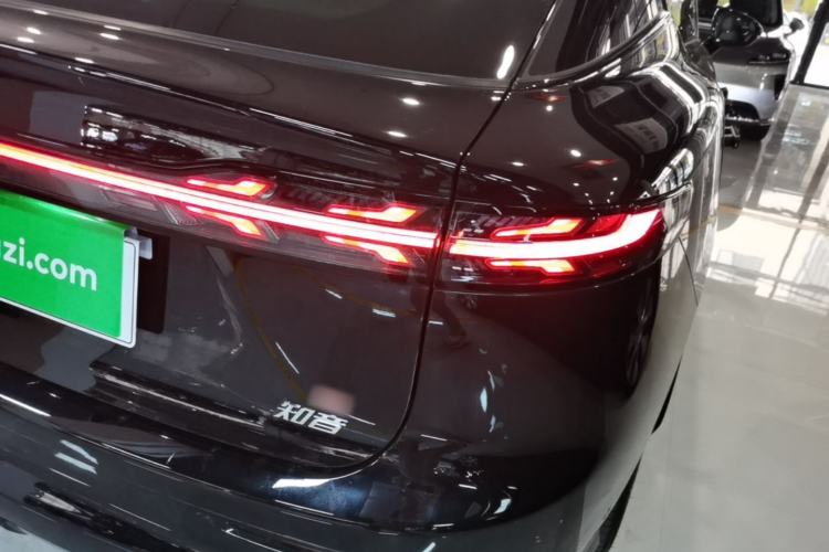 Used VOYAH COURAGE 2025 Model Four-Wheel-Drive Qiankun Edition Right Rear Taillight