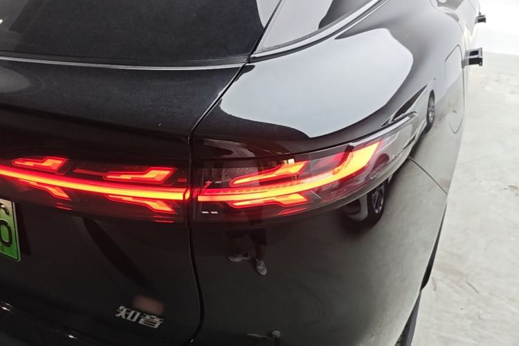 Used VOYAH COURAGE 2025 Model Four-Wheel-Drive Qiankun Edition Right Rear Taillight