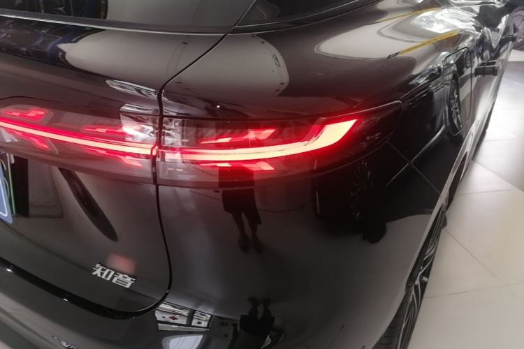 Used VOYAH COURAGE 2025 Model Four-Wheel-Drive Qiankun Edition Right Rear Taillight