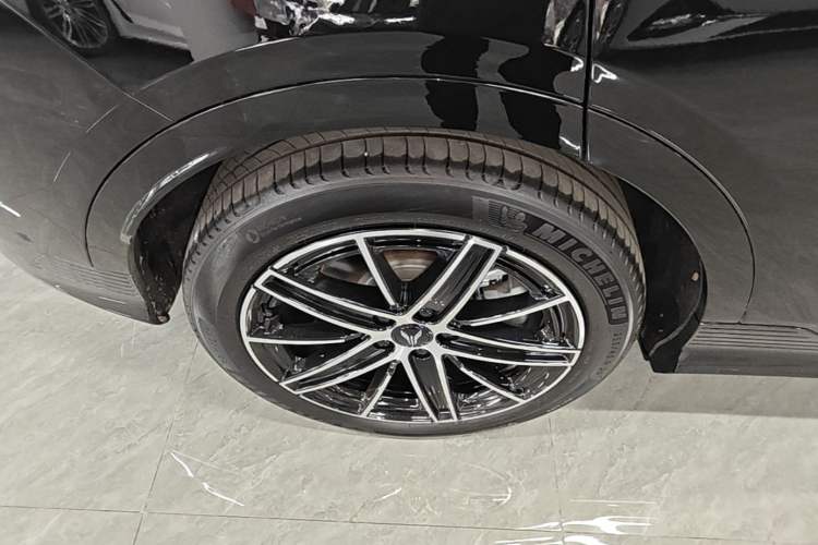Used VOYAH COURAGE 2025 Model Four-Wheel-Drive Qiankun Edition Right Rear Wheel Hub
