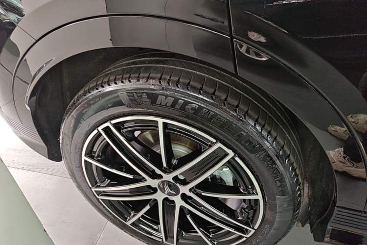 Used VOYAH COURAGE 2025 Model Four-Wheel-Drive Qiankun Edition Right Rear Wheel Hub