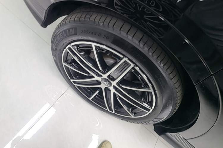 Used VOYAH COURAGE 2025 Model Four-Wheel-Drive Qiankun Edition Right Rear Wheel Hub