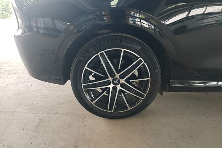 Used VOYAH COURAGE 2025 Model Four-Wheel-Drive Qiankun Edition Right Rear Wheel Hub