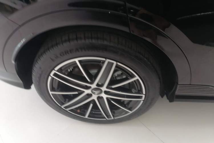 Used VOYAH COURAGE 2025 Model Four-Wheel-Drive Qiankun Edition Right Rear Wheel Hub