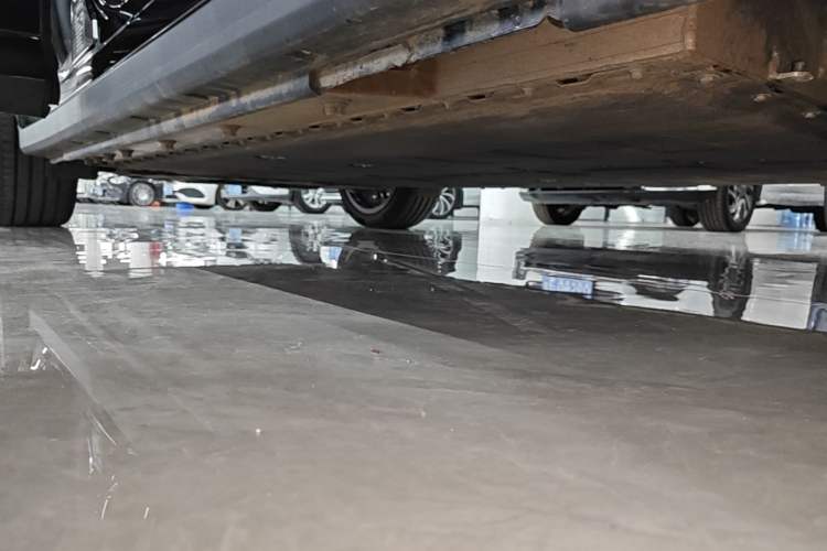Used VOYAH COURAGE 2025 Model Four-Wheel-Drive Qiankun Edition Right Side Sill