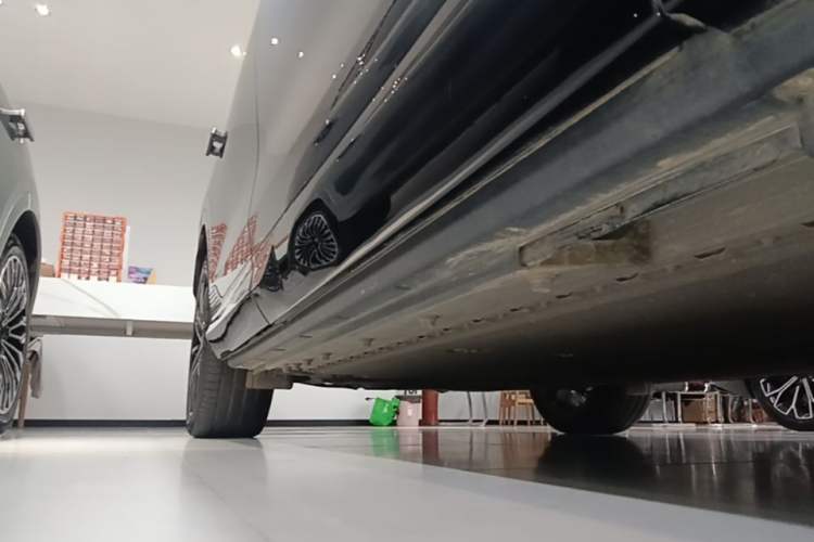 Used VOYAH COURAGE 2025 Model Four-Wheel-Drive Qiankun Edition Right Side Sill