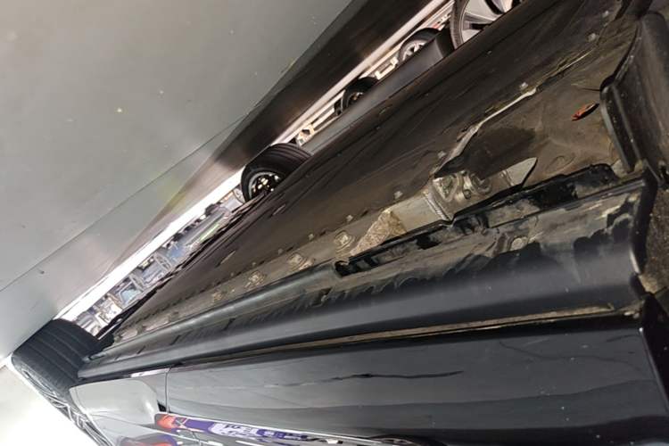 Used VOYAH COURAGE 2025 Model Four-Wheel-Drive Qiankun Edition Right Side Sill