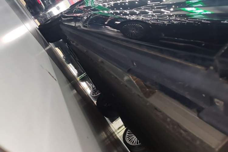 Used VOYAH COURAGE 2025 Model Four-Wheel-Drive Qiankun Edition Right Side Sill