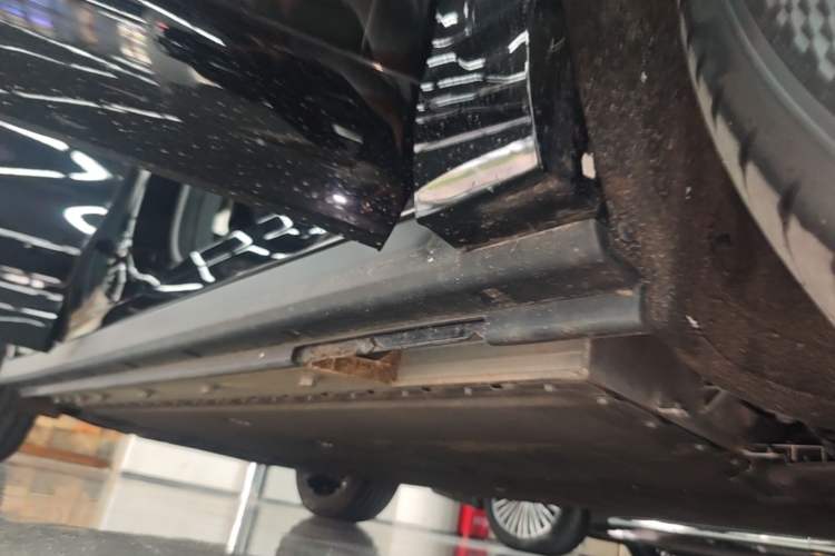 Used VOYAH COURAGE 2025 Model Four-Wheel-Drive Qiankun Edition Right Side Sill
