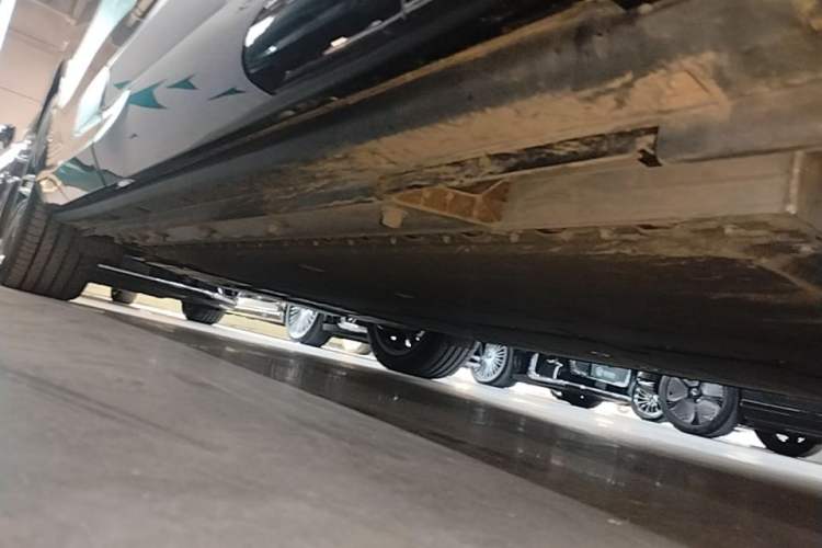 Used VOYAH COURAGE 2025 Model Four-Wheel-Drive Qiankun Edition Right Side Sill