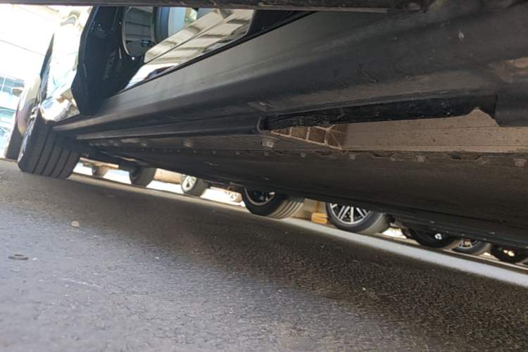 Used VOYAH COURAGE 2025 Model Four-Wheel-Drive Qiankun Edition Right Side Sill