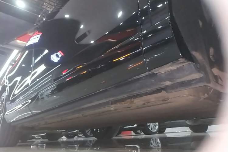 Used VOYAH COURAGE 2025 Model Four-Wheel-Drive Qiankun Edition Right Side Sill