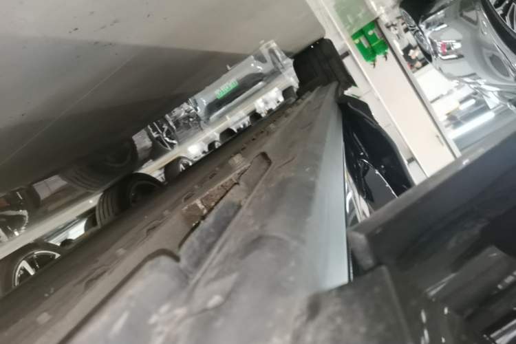 Used VOYAH COURAGE 2025 Model Four-Wheel-Drive Qiankun Edition Right Side Sill