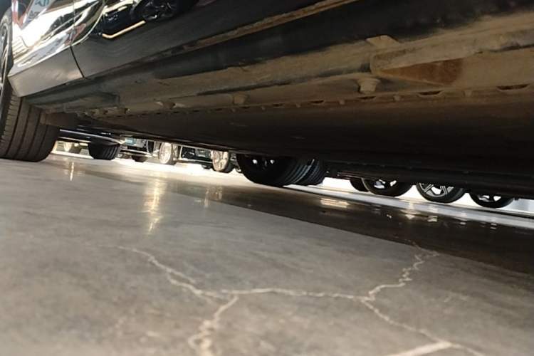 Used VOYAH COURAGE 2025 Model Four-Wheel-Drive Qiankun Edition Right Side Sill