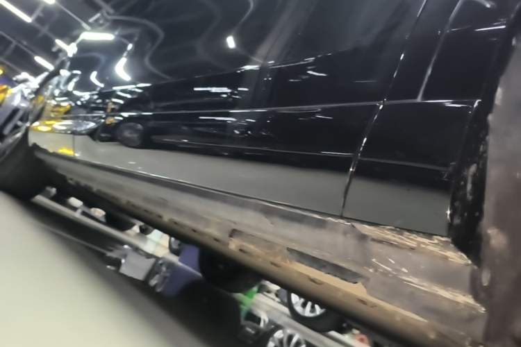 Used VOYAH COURAGE 2025 Model Four-Wheel-Drive Qiankun Edition Right Side Sill