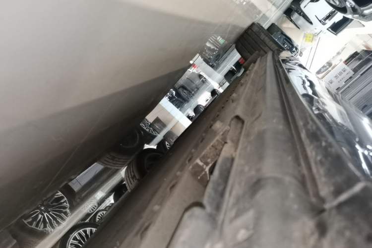 Used VOYAH COURAGE 2025 Model Four-Wheel-Drive Qiankun Edition Right Side Sill