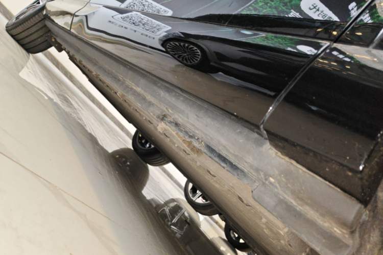 Used VOYAH COURAGE 2025 Model Four-Wheel-Drive Qiankun Edition Right Side Sill