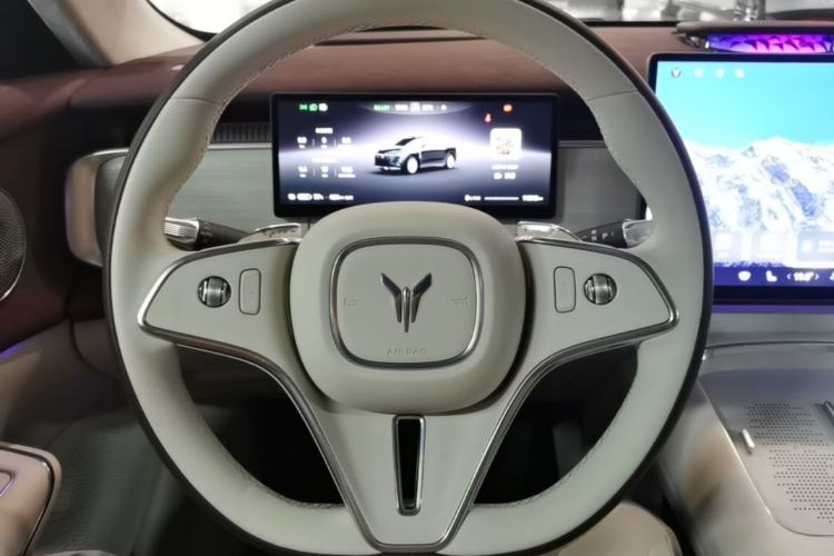 Used VOYAH COURAGE 2025 Model Four-Wheel-Drive Qiankun Edition Steering Wheel
