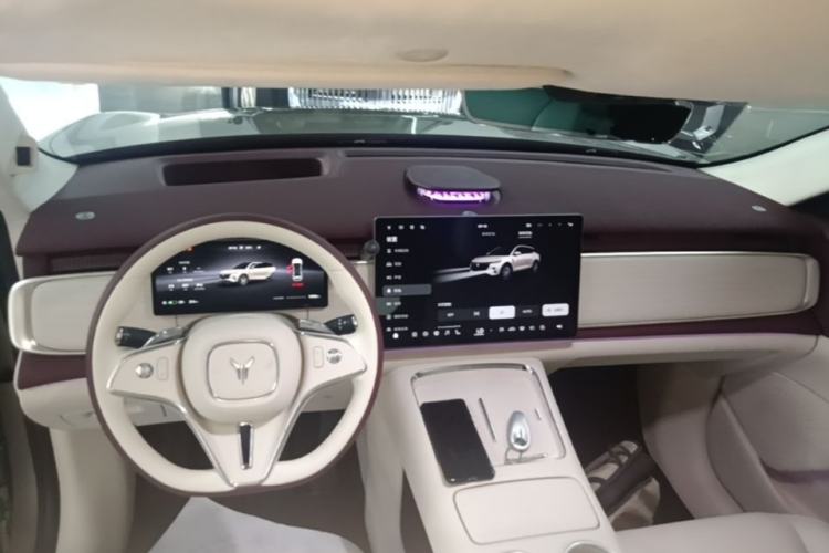 Used VOYAH COURAGE 2025 Model Four-Wheel-Drive Qiankun Edition Center Console