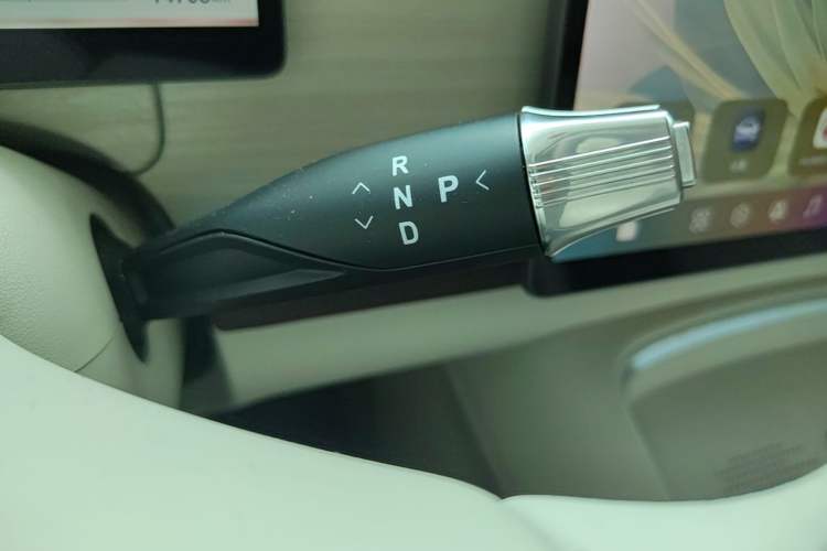 Used VOYAH COURAGE 2025 Model Rear-Drive Qiankun Edition Gear Lever